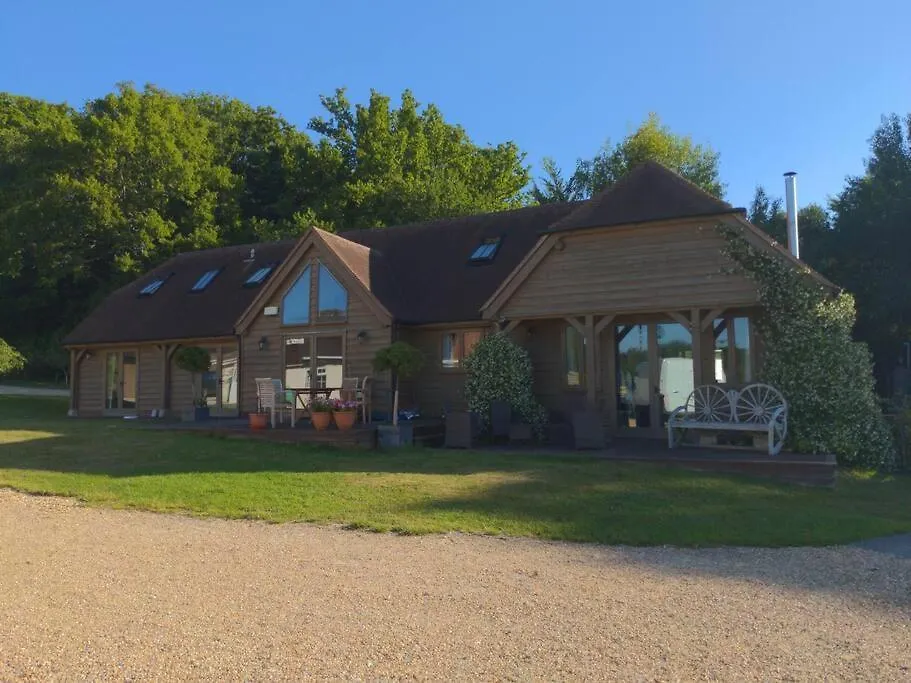 The Barn New Forest Free Paddle Boarding & Free Zip Wire. Ringwood Holiday home
