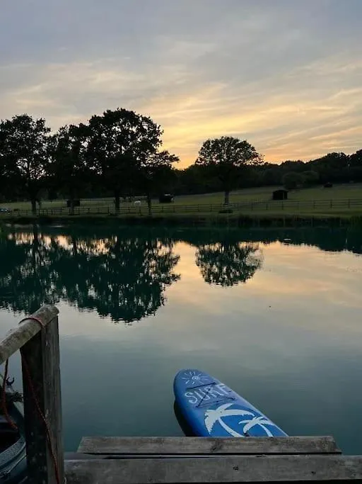 Holiday home The Barn New Forest Free Paddle Boarding & Free Zip Wire. Ringwood United Kingdom