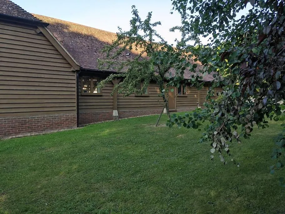 The Barn New Forest Free Paddle Boarding & Free Zip Wire. Ringwood Holiday home
