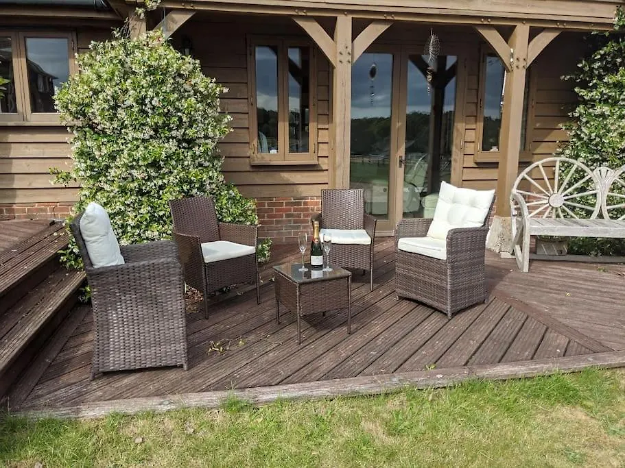 Holiday home The Barn New Forest Free Paddle Boarding & Free Zip Wire. Ringwood